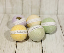Load image into Gallery viewer, Organic Spa Gift Set, Stress relief bath Kit, Eucalyptus and Spearmint scented bath set