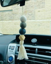 Load image into Gallery viewer, Car Diffuser Felt Balls, Organic and Natural , Eco-Friendly Reusable, Portable Diffuser